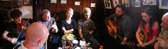 Traditional Irish music session in Seans bar in Athlone with Robert Sarazin Blake attending